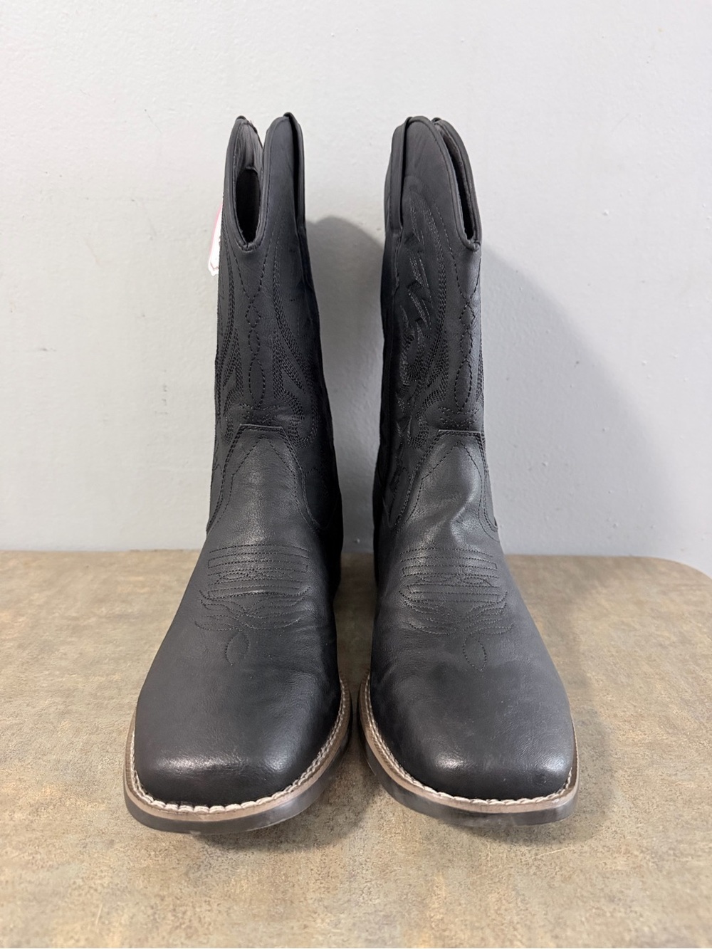 Black Western Cowboy Boots with Decorative Stitching - Picture 2 of 4